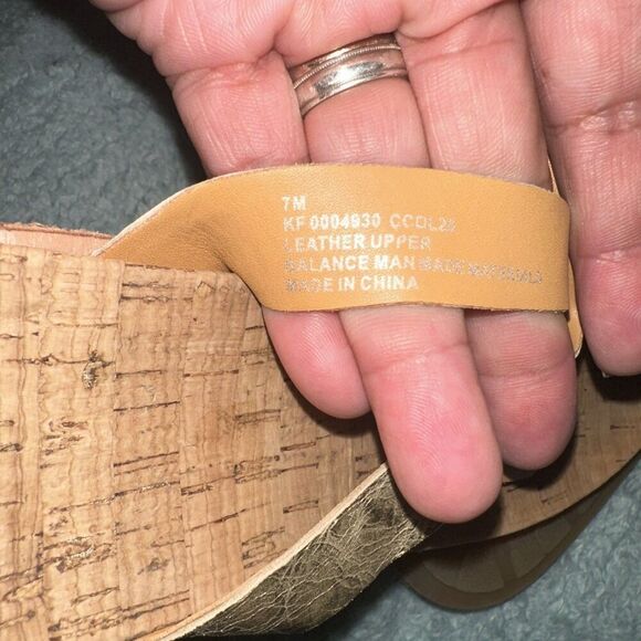 Kork-Ease Blake Metallic Leather Sandal Women’s 7 Light Gold Platino Thongs Cork - Picture 9 of 9